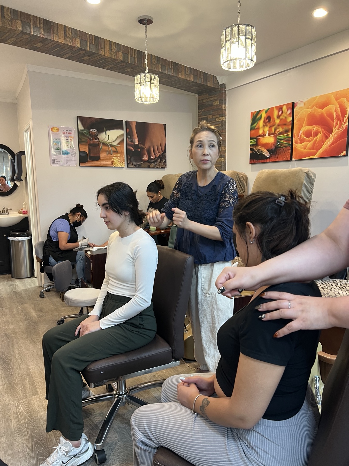 Hiệu chỉnh tư thế ngồi tại salon mới